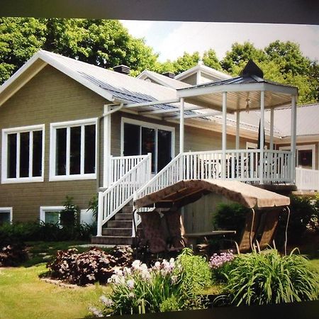 Les Saisons Du Fleuve Bed & Breakfast Lotbiniere Eksteriør bilde