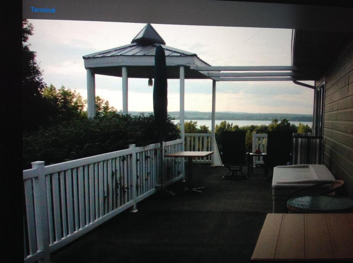 Les Saisons Du Fleuve Bed & Breakfast Lotbiniere Eksteriør bilde