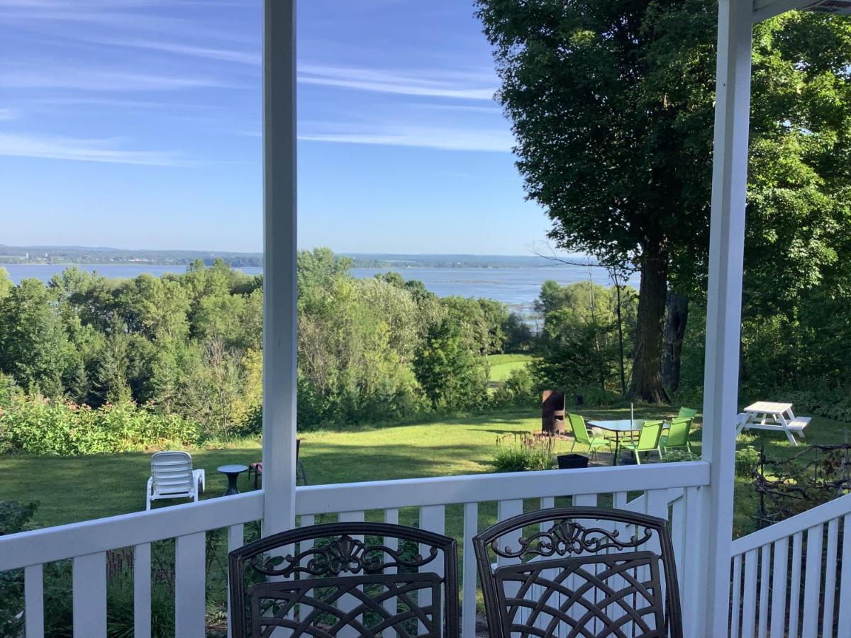 Les Saisons Du Fleuve Bed & Breakfast Lotbiniere Eksteriør bilde