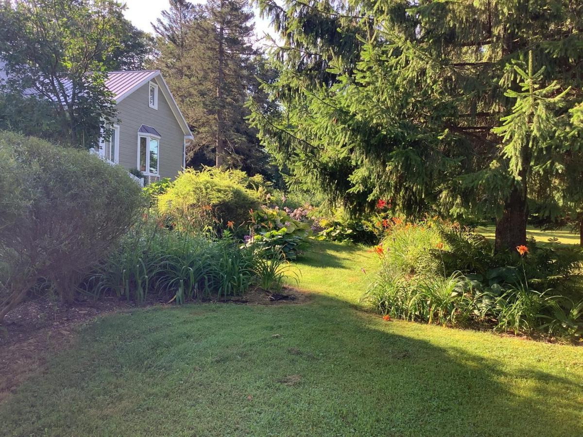 Les Saisons Du Fleuve Bed & Breakfast Lotbiniere Eksteriør bilde