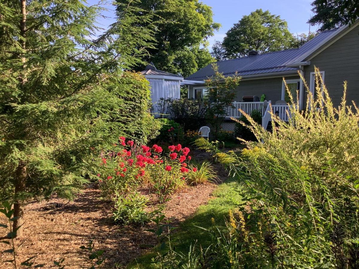Les Saisons Du Fleuve Bed & Breakfast Lotbiniere Eksteriør bilde