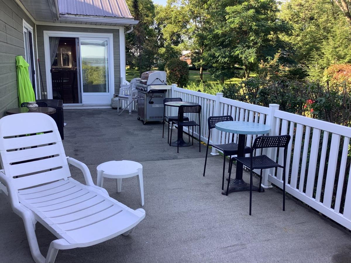 Les Saisons Du Fleuve Bed & Breakfast Lotbiniere Eksteriør bilde