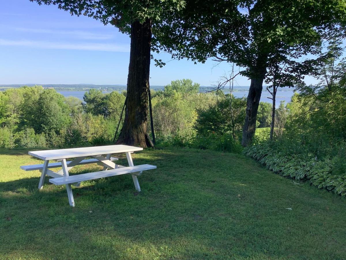 Les Saisons Du Fleuve Bed & Breakfast Lotbiniere Eksteriør bilde