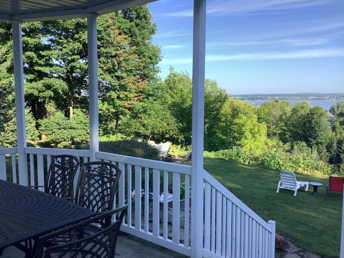 Les Saisons Du Fleuve Bed & Breakfast Lotbiniere Eksteriør bilde