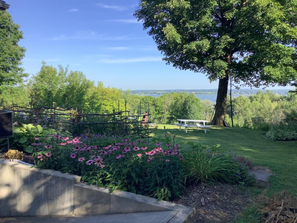 Les Saisons Du Fleuve Bed & Breakfast Lotbiniere Eksteriør bilde