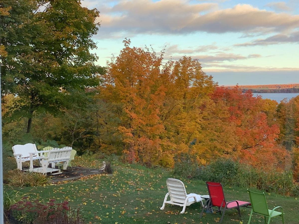 Les Saisons Du Fleuve Bed & Breakfast Lotbiniere Eksteriør bilde